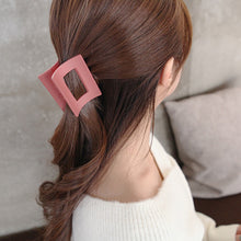 Load image into Gallery viewer, Fashion Women Acrylic Retro Hair Claw Clip Girls Hairpin Claws Hair Clamp Hair Accessories