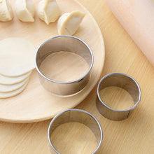 Load image into Gallery viewer, 3PCS Round Stainless Steel Biscuit Mold Dumpling Skin Cutting Mold DIY Biscuit Pastry Cake Baking Tools Kitchen Baking Gadget