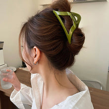 Load image into Gallery viewer, Women Simple Temperamental Hollow Hairpin Hair Claw Clip Exquisite Resin Hair Clip Headwear Hair Accessory