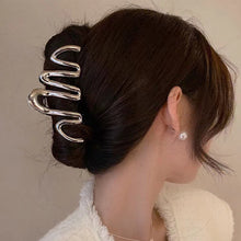 Load image into Gallery viewer, Women Alloy Wave Hair Claw Clip Hairpin Exquisite Trendy Geometric Hair Clip Headwear Hair Accessory