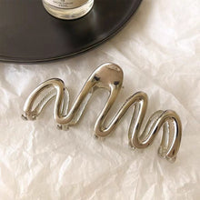 Load image into Gallery viewer, Women Alloy Wave Hair Claw Clip Hairpin Exquisite Trendy Geometric Hair Clip Headwear Hair Accessory