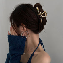 Load image into Gallery viewer, Elegant Rose Alloy Hairpin Fashion Temperamental Flower Hair Claw Clip Headwear Hair Accessory for Women