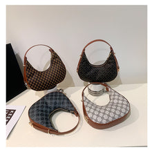 Load image into Gallery viewer, Simple Retro Shoulder Bag Crescent Bag Fashion Comfortable PU Leather Handbag Shoulder Bag for Women