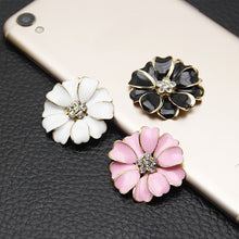 Load image into Gallery viewer, Diamond Flower Car Air Conditioner Vent Daisy Perfume Clip Exquisite Decoration Car Air Outlet Fragrant Perfume Clip