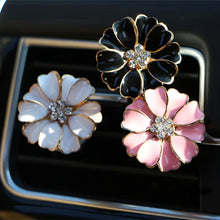 Load image into Gallery viewer, Diamond Flower Car Air Conditioner Vent Daisy Perfume Clip Exquisite Decoration Car Air Outlet Fragrant Perfume Clip