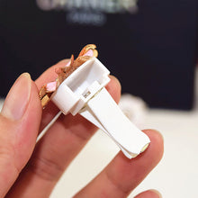 Load image into Gallery viewer, Diamond Flower Car Air Conditioner Vent Daisy Perfume Clip Exquisite Decoration Car Air Outlet Fragrant Perfume Clip