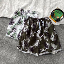Load image into Gallery viewer, Summer Seaside Vacation Floral Shorts Men's Five-quarter Pants Casual Large Size Hawaiian Shorts Loose Beach Pants - Leaf Style