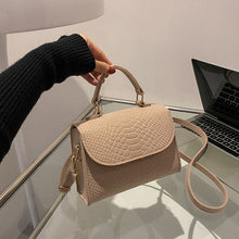 Load image into Gallery viewer, Retro Bags For Women Handbags Designer Luxury Square Crossbody Bags Female Totes Shoulder Handbags Ladies Tote Bags