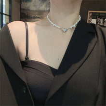 Load image into Gallery viewer, Magnetic Heart Buckle Pearl Necklace Bracelet Fashionable Temperamental Necklace Clavicle Chain Bracelet Jewelry