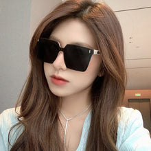 Load image into Gallery viewer, Fashion Rice Nail Square Sunglasses with Integrated Lenses for Men and Women's Travel Summer UV Resistant Sunglasses