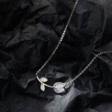 Load image into Gallery viewer, Tulip Flower Pendant Necklace Fashion Creative Flower Necklace Collarbone Chain Jewelry Accessory for Women