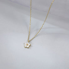 Load image into Gallery viewer, Flower Pendant Stainless Steel Collarbone Chain Fashionable Fresh Elegant and Versatile High-end Necklace for Women