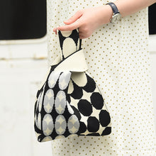 Load image into Gallery viewer, Niche Contrast Pattern Knitted Handbag Personalized Simple Knitted Woven Bag Women Casual Portable Handbag