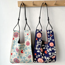 Load image into Gallery viewer, Handmade Knit Handbag Casual Knitted Bag Girls' Floral Color Matching Knitting Wrist-bag Female Tote Bag Women Reusable Shopping Bags
