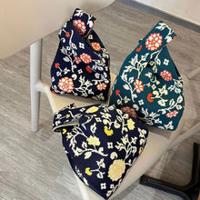 Load image into Gallery viewer, Handmade Knit Handbag Casual Knitted Bag Girls' Floral Color Matching Knitting Wrist-bag Female Tote Bag Women Reusable Shopping Bags