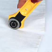 Load image into Gallery viewer, 28/45mm Circular Rotary Cutter Knife Safety Blade Patchwork Piecing Sewing Quilting Fabric Cutting Leathercraft Tool