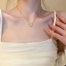 Load image into Gallery viewer, Gold Heart-shaped Pendant Necklace Niche Fashionable Alloy Collar Chain Necklace Women Versatile Simple Jewelry