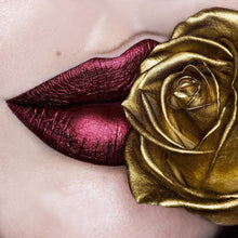 Load image into Gallery viewer, Metallic Liquid Lipstick Lip Gloss Non-stick Cup Pearl Gloss Makeup Lip Gloss Waterproof Long Lasting Gold Flash Liquid Lipstick