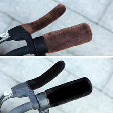 Load image into Gallery viewer, 4Pcs Universal Motorcycle Electric Vehicle Handle Cover Handlebar Cover Coldproof Warm Padded Models Winter