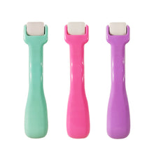 Load image into Gallery viewer, 1pc Sewing Roll Quilting Seam Roller Sewing Cloth Quickly Presser Roller Tool Fabric Presser Wheel Easy Grip Handle Sewing Tools Accessories
