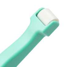 Load image into Gallery viewer, 1pc Sewing Roll Quilting Seam Roller Sewing Cloth Quickly Presser Roller Tool Fabric Presser Wheel Easy Grip Handle Sewing Tools Accessories