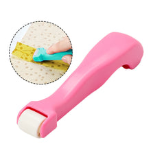 Load image into Gallery viewer, 1pc Sewing Roll Quilting Seam Roller Sewing Cloth Quickly Presser Roller Tool Fabric Presser Wheel Easy Grip Handle Sewing Tools Accessories