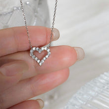 Load image into Gallery viewer, Simple Shiny Hollow Heart-shaped Pendant Necklace Women Temperamental Versatile Alloy Collar Chain Necklace Jewelry
