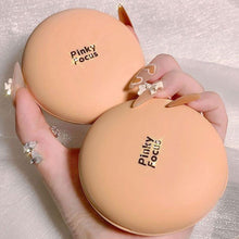 Load image into Gallery viewer, Little Ginger Man Powder Oil Control Waterproof Dry and Wet Dual-use Hard To Get Stuck Honey Powder Powder for Beginner