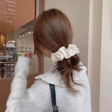 Load image into Gallery viewer, New Korean Simple Pure Color Hair Band Elastic Band Real Silk Headwear Women's Sweet Ponytail Elastic Band Hair Accessories