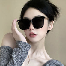 Load image into Gallery viewer, 1Pc Cool Gold Chain Oversized Square Sunglasses for Women UV400 Anti Radiation Vacation Driving Eyewear Ornaments