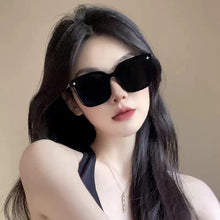 Load image into Gallery viewer, 1Pc Cool Gold Chain Oversized Square Sunglasses for Women UV400 Anti Radiation Vacation Driving Eyewear Ornaments