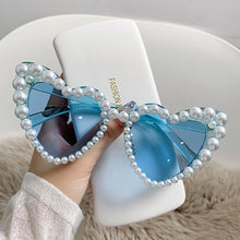Load image into Gallery viewer, 1Pc Large Frame Love Pearl Sunglasses Heart Shape Personality UV400 Casual Black Sun Glasses Eyewear for Adult Women