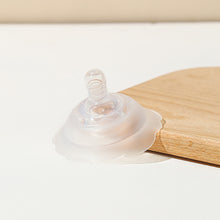 Load image into Gallery viewer, 1Pc Silicone Nipple Protector With Box Breastfeeding Anti-bite Nursing Pads Dust Box Anti Overflow Breast Pads Mother Protection