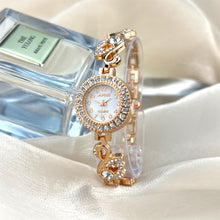 Load image into Gallery viewer, Retro Quartz Watch With Swam Shape Strap Ladies Bracelet Watches Women High Quality Silver Wristwatch Vintage Female Clock