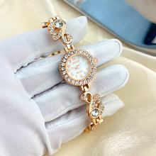 Load image into Gallery viewer, Retro Quartz Watch With Swam Shape Strap Ladies Bracelet Watches Women High Quality Silver Wristwatch Vintage Female Clock