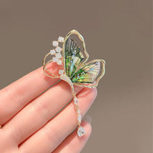 Load image into Gallery viewer, Fashion Flying Butterfly Brooch For Women Luxury Crystal Tassel Lapel Pins Animal Insect Brooches Beautiful Wedding Jewelry Lovely Accessories