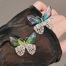 Load image into Gallery viewer, Fashion Flying Butterfly Brooch For Women Luxury Crystal Tassel Lapel Pins Animal Insect Brooches Beautiful Wedding Jewelry Lovely Accessories