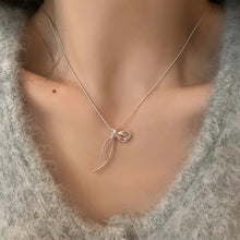 Load image into Gallery viewer, Minimalist Bow Necklace Female Fashion Niche Design Snake Bone Chain Female Birthday Gift Necklace Accessories