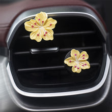 Load image into Gallery viewer, Car Interior Peach Flower Daisy Flower Perfume Clip Car Aromatherapy Air Conditioner Fresh Car Decoration Auto Aromatizante Para