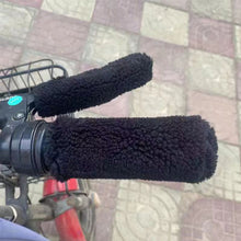 Load image into Gallery viewer, 4Pcs Universal Motorcycle Electric Vehicle Handle Covers Handlebar Cover Coldproof Warm Padded Models Winter