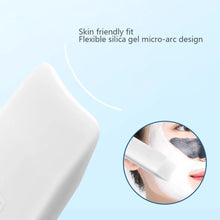 Load image into Gallery viewer, Double Headed Manual Facial Skin Scrubber Blackhead Acne Remover Facial Cleansing Tool Facial Mask Applicator Portable Beauty Device