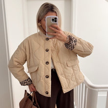 Load image into Gallery viewer, Quilted Button-down Cotton Jacket Stylish Comfortable Retro Casual Jacket Winter Warm Loose Short Jacket for Women