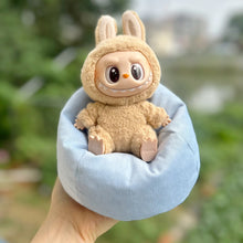 Load image into Gallery viewer, For 17cm Labubu Mini Sofa Bjd Doll Room Decoration Second Generation Sitting Party Series Doll Sofa Car Mini Sofa Bed