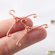 Load image into Gallery viewer, Dollhouse Retro Metal Hanger Cotton Doll Small Cloth Barbie Pet Clothes Storage Clothes Support