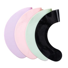 Load image into Gallery viewer, Silicone Neck Protection Shawl Hair Cutting Dyeing Neck Cape Washable Self-adhesive Soft Silicone Pad Hair Styling Tool