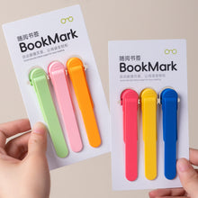 Load image into Gallery viewer, Silicone Bookmark Clip Automatically Follows Notebook Page Divider with Pen Holder Page Flipping for School