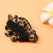 Load image into Gallery viewer, Suitable for 17cm Labubu Doll Clothes Fashion Clothing Wild Leopard Pattern Mini Skirt Set Edgy Cute Dolls Mini Fashion Accessories