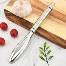 Load image into Gallery viewer, Stainless Steel Fish Scaler Fish Descaler Tool Rustproof Kitchen Gadget Fish Knife Cleaning Peeling Skin Scraper Kitchen Artifact Tools