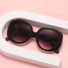 Load image into Gallery viewer, HD Fashionable Sunglasses Large Frame Gradient UV Protection Sunglasses For Driving And Cycling