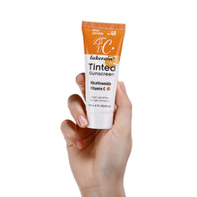 Load image into Gallery viewer, 40ml SPF40 Vitamin C Sunscreen Foundation Vitamin E Moisturizing Whitening Even Skin Tone Delays Aging and Reduces Skin Fine Lines
